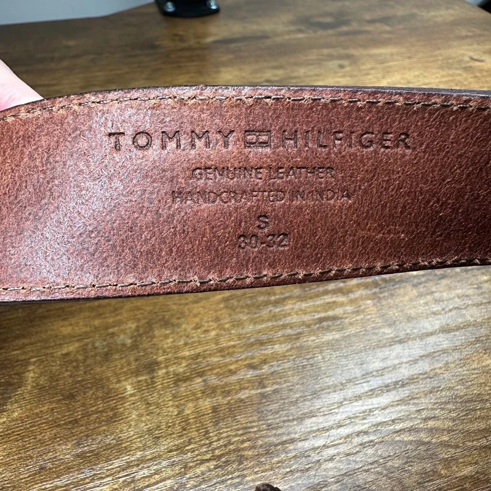 Tommy Hilfiger Mens Brown Genuine Leather Belt Size 30-32 Small Embossed Logo